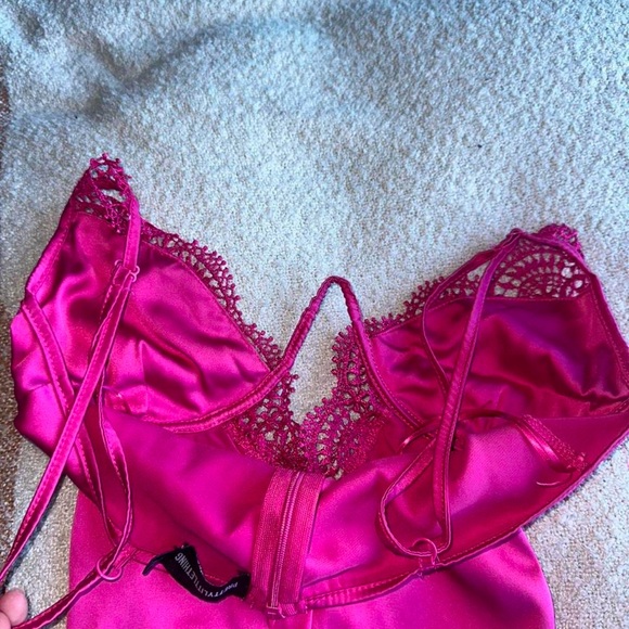 Pretty little thing v/neck bodysuit - Picture 3 of 4